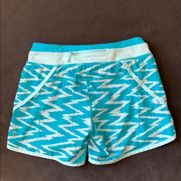 Ivivva Shorts - Picture 2 of 3